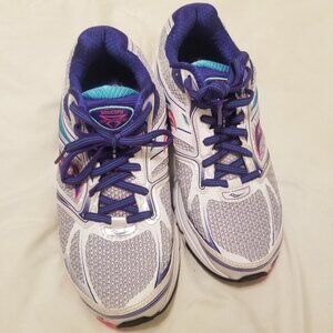 Like New Saucony Guide Athletic Shoes size 9